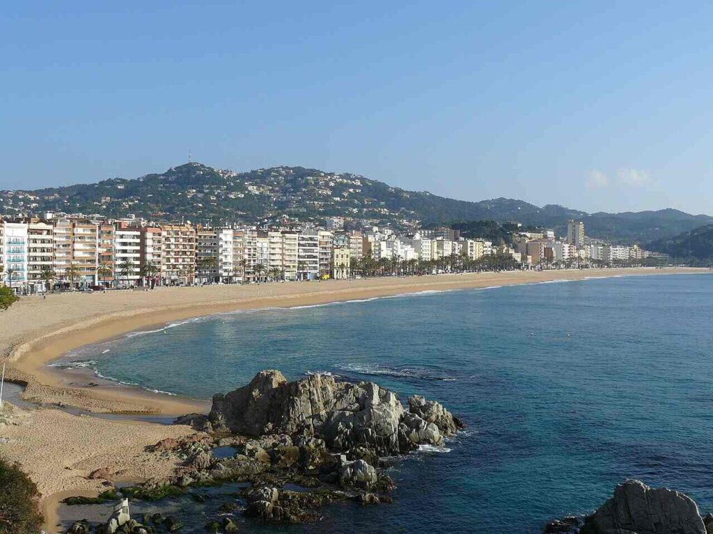 Platja_de_Lloret best-town-in-costa-brava-lloret