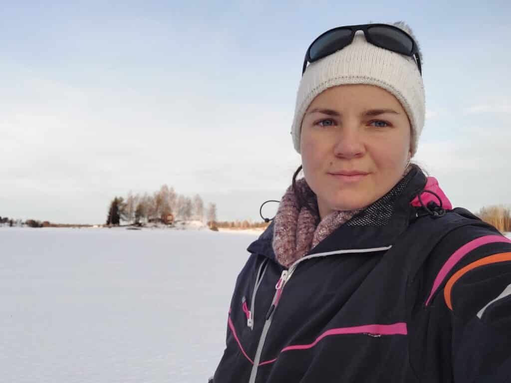 River island kalix walking on ice